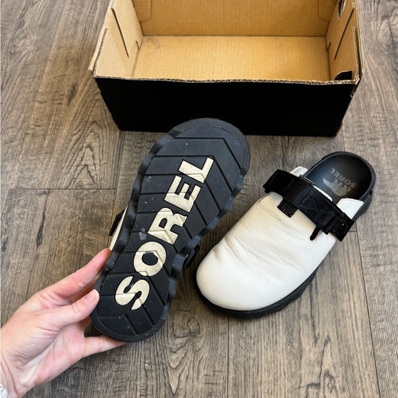 Women's Black and White Sandals - Picture 7 of 8